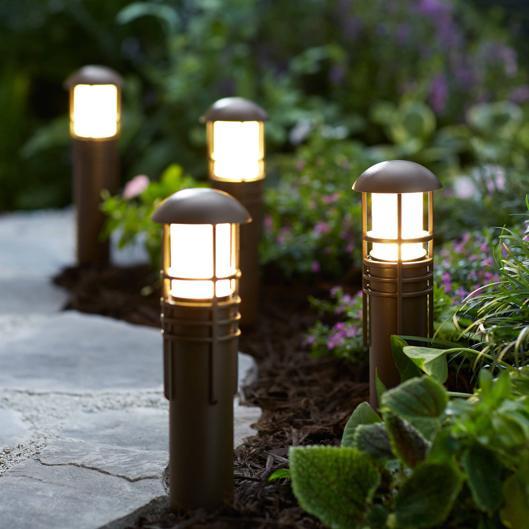 مصابيح LED للممرات بجهد 12 فول - مراجعة Outdoor Lighting Driveway وسعره